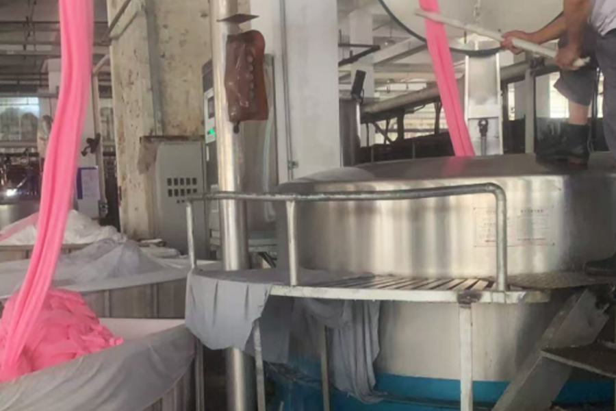 Zona di disidratazione produzione-semilavorati della fabbrica di tintura